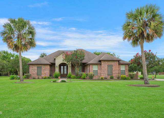 Property at 514 Lucerne Dr, New Iberia, LA 70563, 4 beds, 2 baths