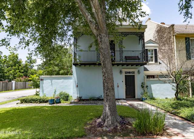 Property at 211 Ursuline St, Lafayette, LA 70506, 3 beds, 2.5 baths