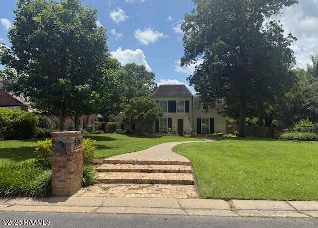 Property at 321 Woodbluff Dr, Lafayette, LA 70503, 4 beds, 3.5 baths