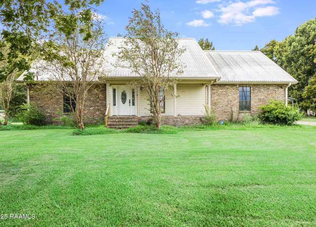 Property at 1414 David Duboin Rd, New Iberia, LA 70560, 4 beds, 2 baths