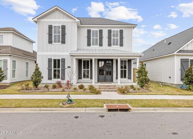 Property at 113 Oak Village Dr, Scott, LA 70583, 3 beds, 2.5 baths