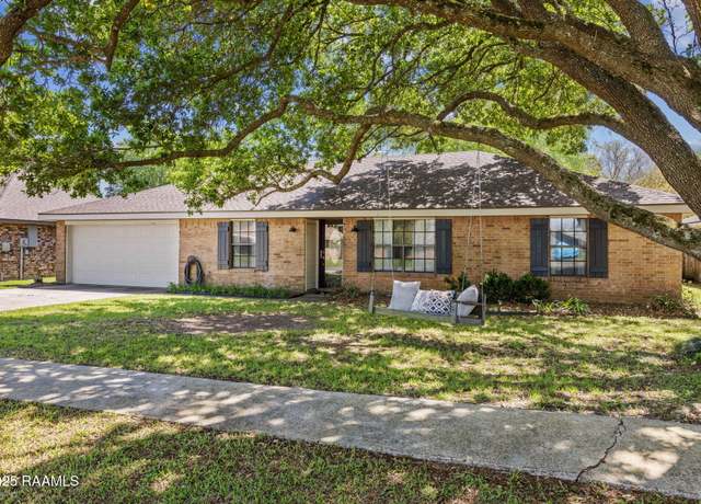 Property at 104 Parsonage Ln, Lafayette, LA 70503, 4 beds, 2 baths