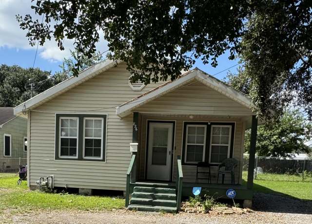 Property at 826 Henshaw Dr, New Iberia, LA 70560, 3 beds, 1 bath