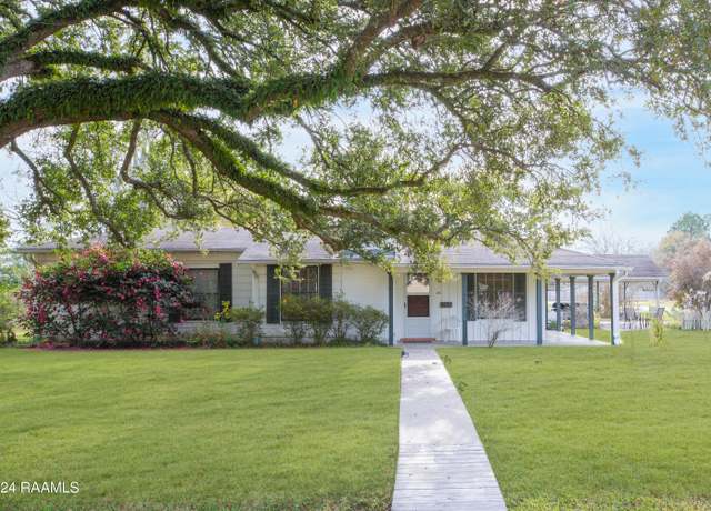 Property at 231 Baldwin St, Breaux Bridge, LA 70517, 3 beds, 2 baths