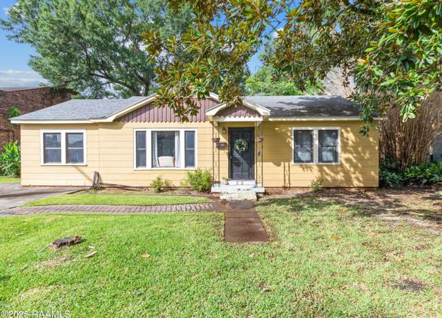 Property at 113 Oak Crest Dr, Lafayette, LA 70503, 3 beds, 1.5 baths