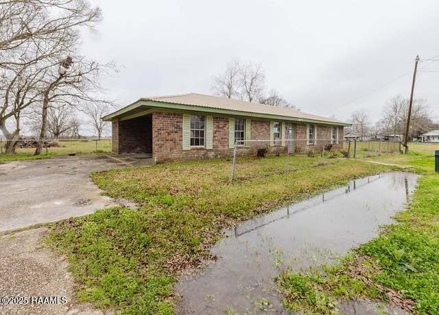 Property at 1010 Dugas Ln, St. Martinville, LA 70582, 3 beds, 2 baths