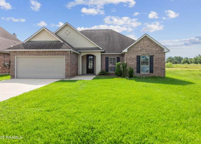 Property at 211 Vermont Dr, Carencro, LA 70520, 4 beds, 2 baths