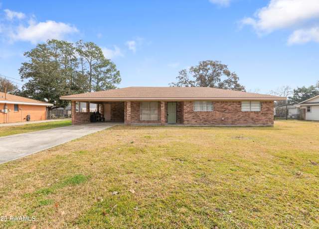 Property at 141 Plantation Dr, New Iberia, LA 70563, 3 beds, 1 bath