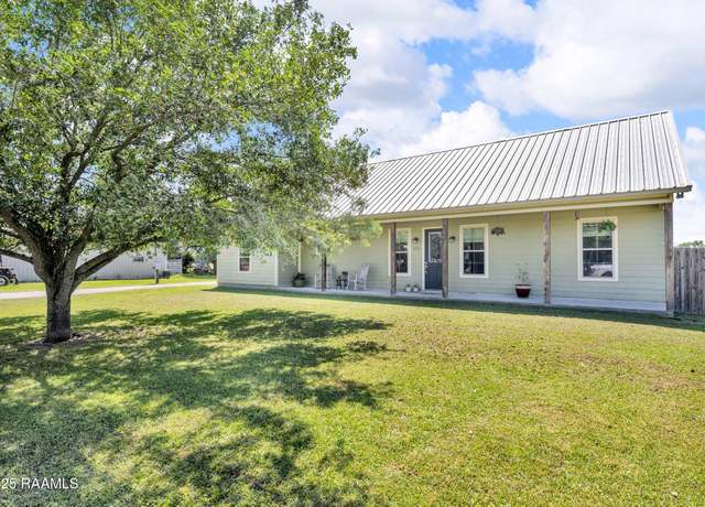 Property at 105 Rooster Ln, Rayne, LA 70578, 3 beds, 2 baths