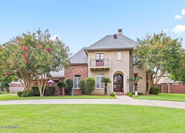 Property at 205 Mission Hills Dr, Broussard, LA 70518, 4 beds, 4 baths