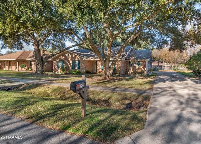 Property at 203 Pontalba Dr, Lafayette, LA 70503, 3 beds, 2 baths