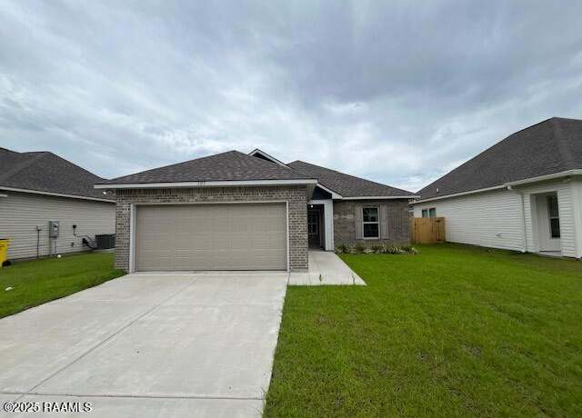 Property at 303 Cainwood Ct, Carencro, LA 70520, 3 beds, 2 baths