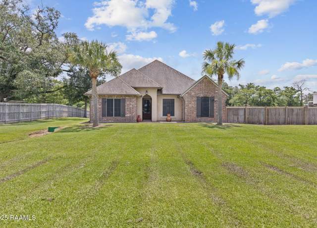 Property at 512 Park Ave, Abbeville, LA 70510, 3 beds, 2 baths