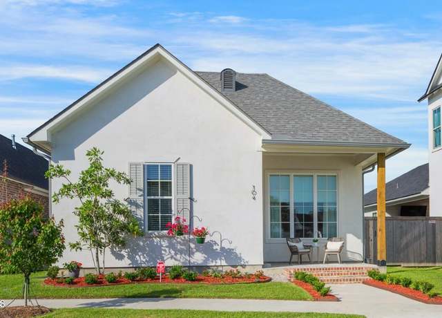 Property at 104 Oak Village Dr, Scott, LA 70583, 3 beds, 2 baths