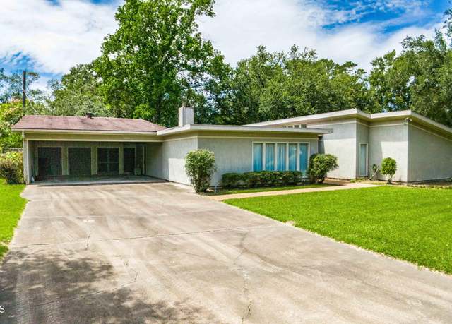 Property at 828 Tensas Dr, Opelousas, LA 70570, 3 beds, 2 baths