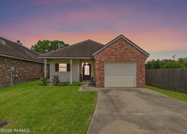 Property at 111 Belcourt Dr, Lafayette, LA 70507, 3 beds, 2 baths
