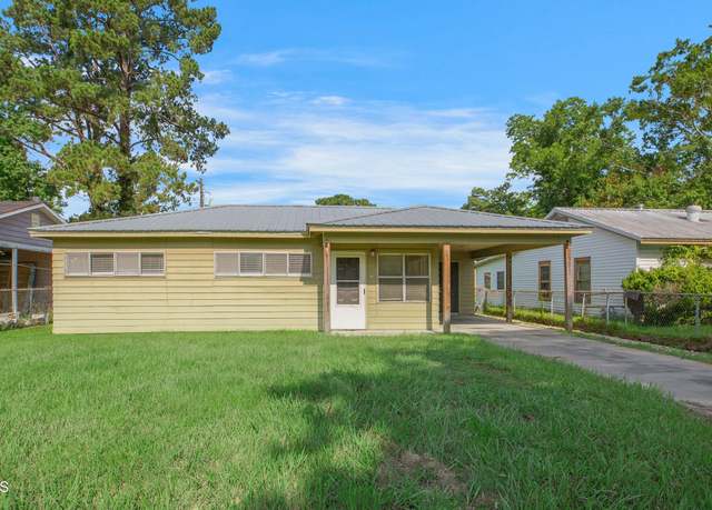 Property at 204 Doc Duhon St, Lafayette, LA 70501, 3 beds, 1 bath