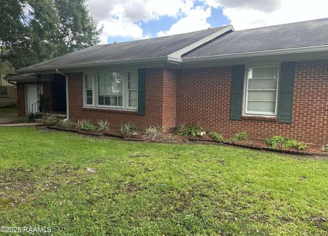 Property at 105 Teche Dr, Lafayette, LA 70503, 2 beds, 2 baths
