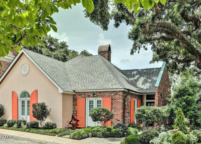 Property at 107 Hibiscus St, Lafayette, LA 70506, 3 beds, 2.5 baths