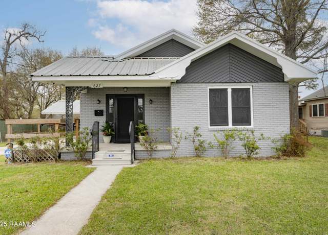 Property at 627 E Bridge St, St. Martinville, LA 70582, 3 beds, 2 baths