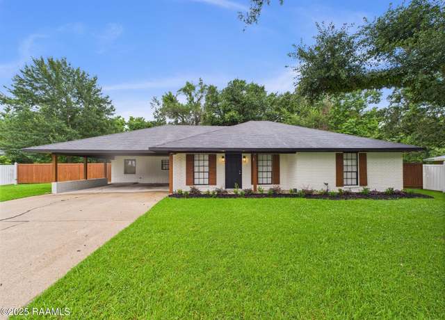 Property at 513 Pecan St, St. Martinville, LA 70582, 3 beds, 3 baths