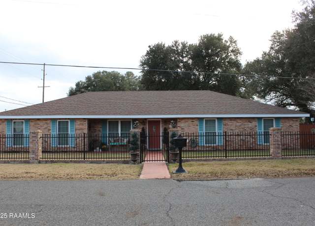 Property at 1401 Gregg Ave, Eunice, LA 70535, 3 beds, 2 baths