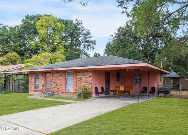 Property at 121 Wilshire Ln, Lafayette, LA 70501, 3 beds, 1 bath