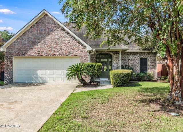 Property at 107 Vinemont Dr, Lafayette, LA 70501, 3 beds, 2 baths