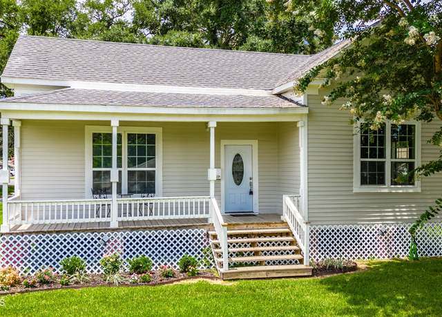 Property at 322 S Sterling St, Lafayette, LA 70501, 3 beds, 3 baths