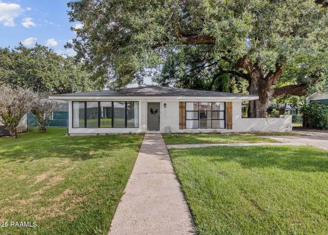 Property at 325 Oak St, Lafayette, LA 70506, 3 beds, 2 baths