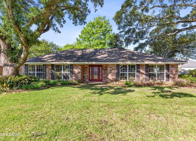 Property at 303 Carolyn Dr, Lafayette, LA 70508, 3 beds, 2 baths