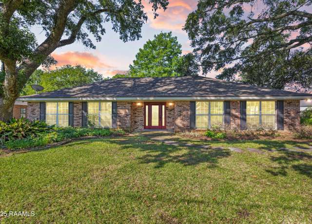 Property at 303 Carolyn Dr, Lafayette, LA 70508, 3 beds, 2 baths