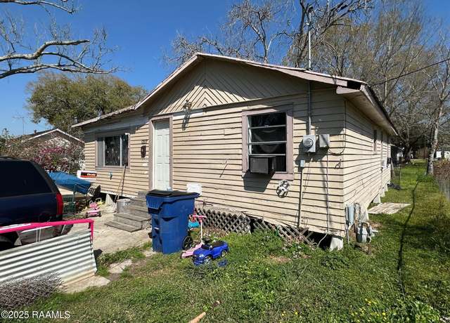 Property at 1207 N Irving Ave, Kaplan, LA 70548, 3 beds, 1 bath