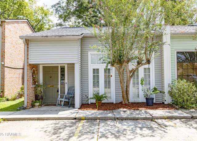 Property at 7 Audubon Oaks Blvd, Lafayette, LA 70506, 2 beds, 1.5 baths