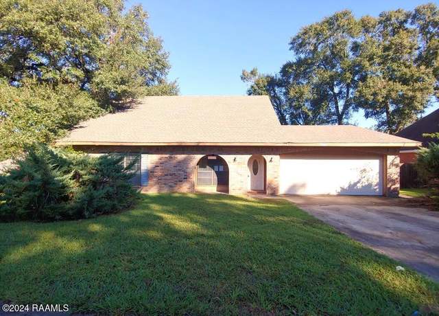 Property at 201 Kingswood Dr, Lafayette, LA 70501, 4 beds, 2.5 baths