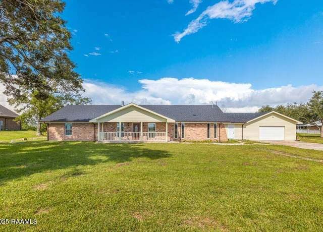 Property at 7848 Lake St, Lake Charles, LA 70605, 4 beds, 3 baths