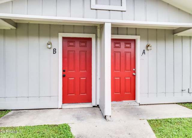 Property at 606 Yvonne St, New Iberia, LA 70560, 8 beds, 4 baths
