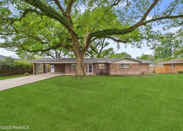 Property at 216 Brentwood Blvd, Lafayette, LA 70503, 3 beds, 2 baths