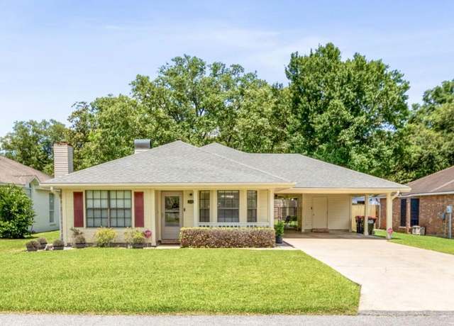 Property at 211 Dartmoor Dr, Lafayette, LA 70506, 3 beds, 2 baths