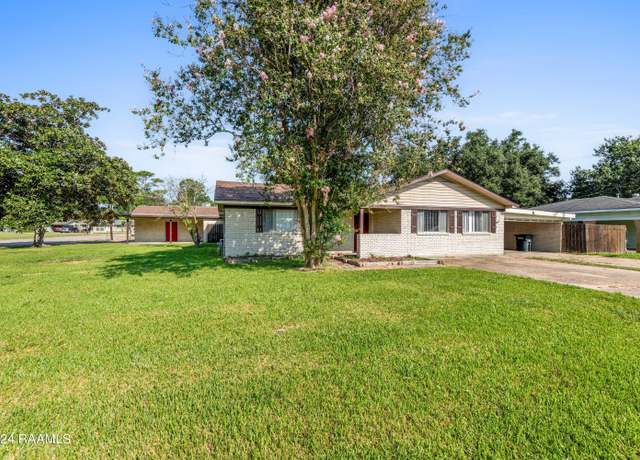Property at 301 N Lewis St, New Iberia, LA 70563, 4 beds, 3 baths
