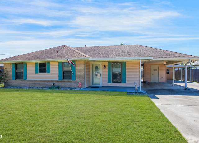 Property at 602 E Santa Clara St, New Iberia, LA 70563, 3 beds, 1.5 baths