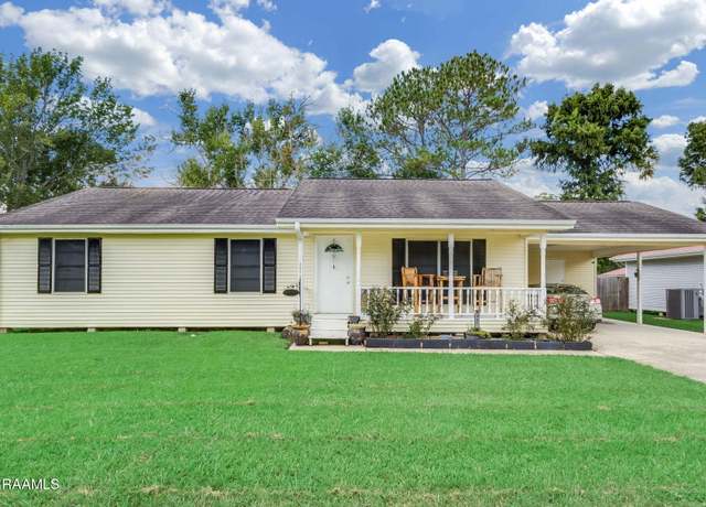 Property at 327 Nottingham Cir, Lafayette, LA 70507, 3 beds, 2 baths