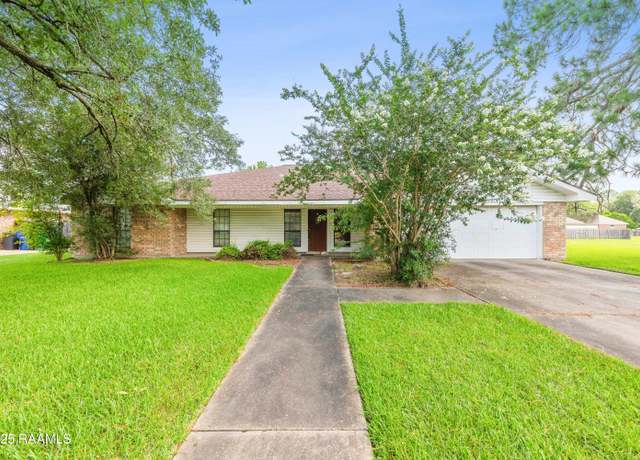 Property at 14 Henrietta Dr, Crowley, LA 70526, 4 beds, 2.5 baths