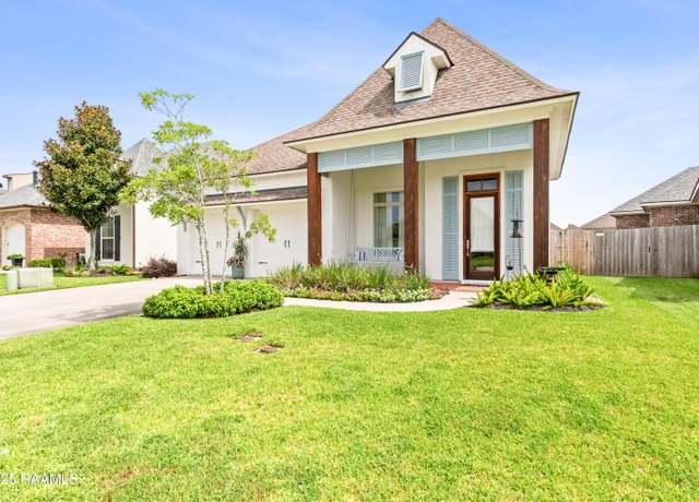 Property at 108 Phelps Dr, Youngsville, LA 70592, 3 beds, 2 baths