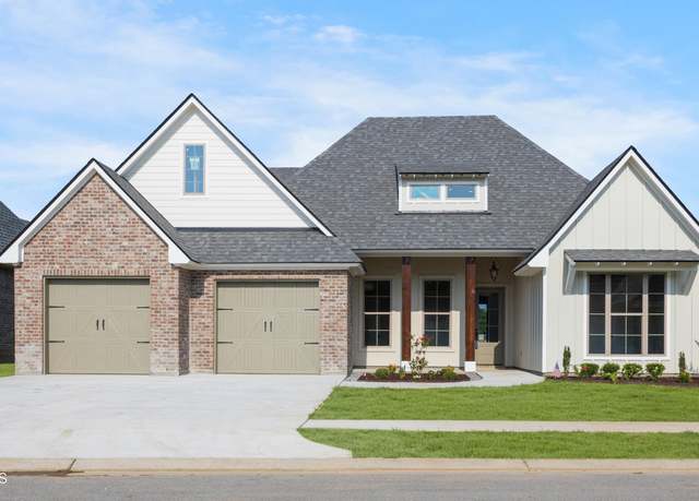 Property at 104 Carriage Lakes Dr, Youngsville, LA 70592, 4 beds, 3.5 baths