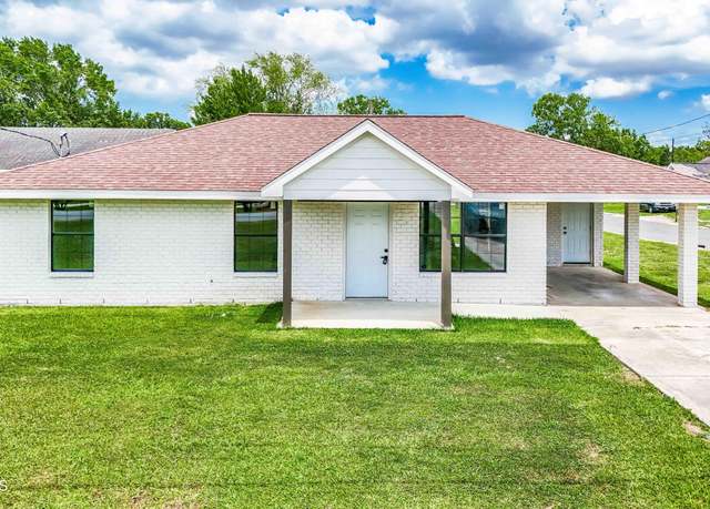 Property at 2000 Martin Luther King Dr, Jeanerette, LA 70544, 3 beds, 2 baths