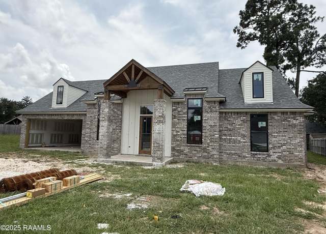 Property at 122 Preservation Dr, Youngsville, LA 70592, 3 beds, 2 baths