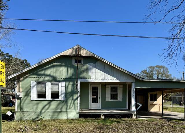 Property at 307 10th St, Breaux Bridge, LA 70517, 3 beds, 2 baths