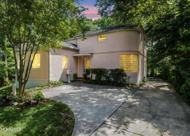 Property at 310 Marie St, New Iberia, LA 70563, 3 beds, 3.5 baths