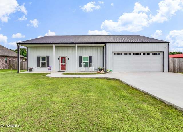 Property at 1834 E Bridge St, Breaux Bridge, LA 70517, 3 beds, 2 baths